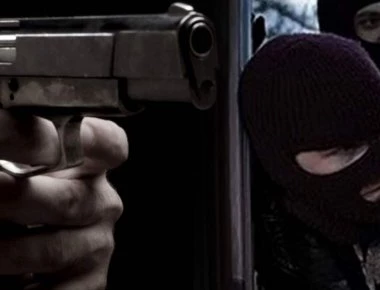 88χρονος ναύαρχος ε.α. αμύνθηκε της ζωής του πυροβολώντας Αλβανούς ληστές και τον πάνε για κακούργημα!